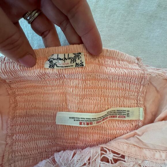 New Free People Batting My Eyes Crochet Lace Halter Crop Top XS Pink Boho - Picture 8 of 8